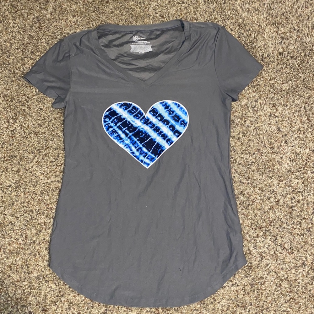 heart athletic tee